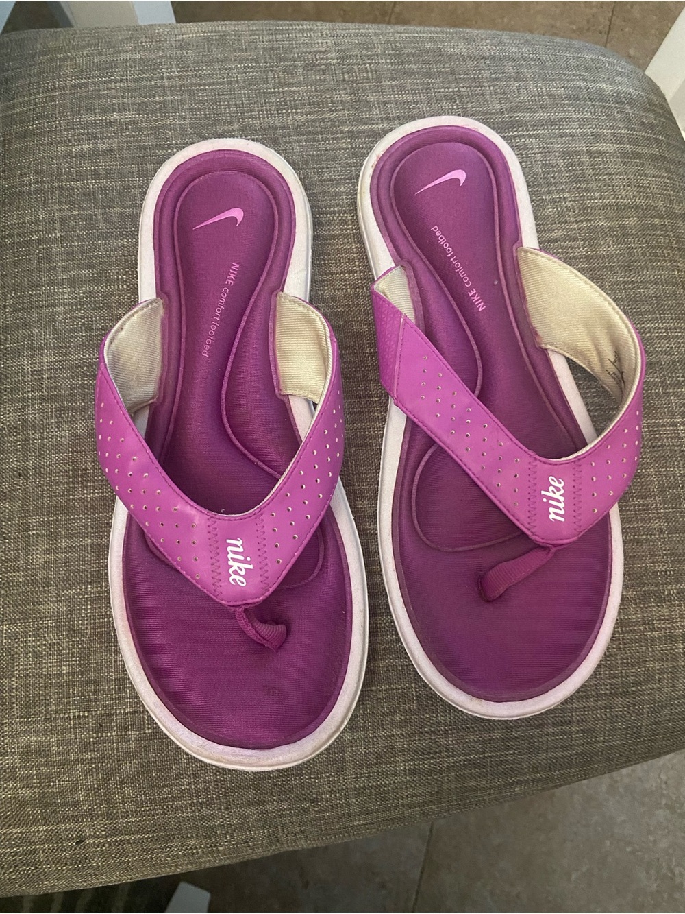 Nike Women’s Purple-Pink Cushioned Thong Sandals